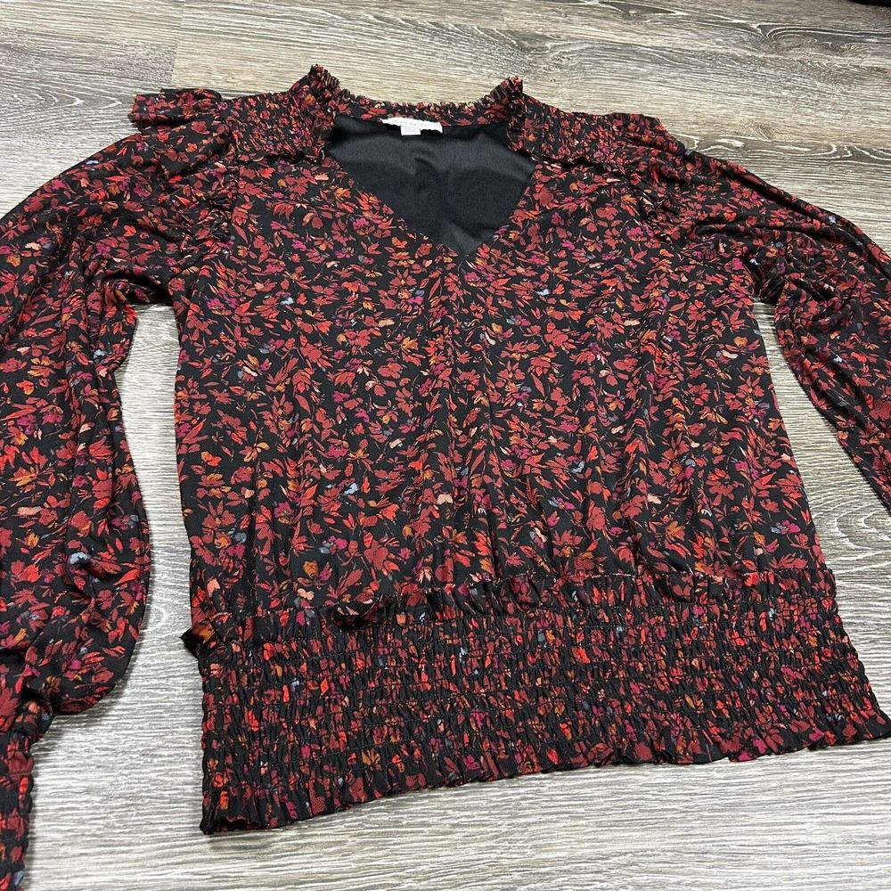 Evereve Black Floral V-Neck Smocked Waist Blouse - Picture 4 of 8